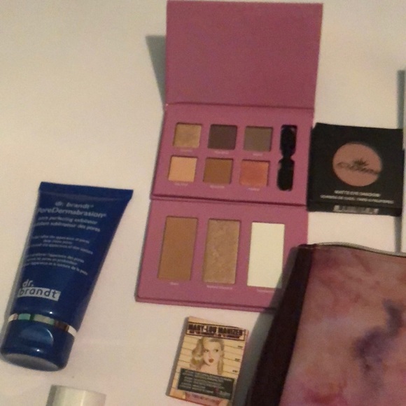 Makeup bundle NOT AVAILABLE - Picture 5 of 8